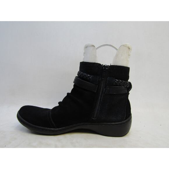 Clarks Womens Sz 6.5 M Black Suede Zip Ankle Fashion Boots Bootie - Picture 2 of 11